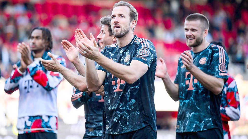 Meldeten sich nach dem Champions-League-Aus eindrucksvoll zurück: Harry Kane (M.) und die Bayern. Foto: Tom Weller/dpa