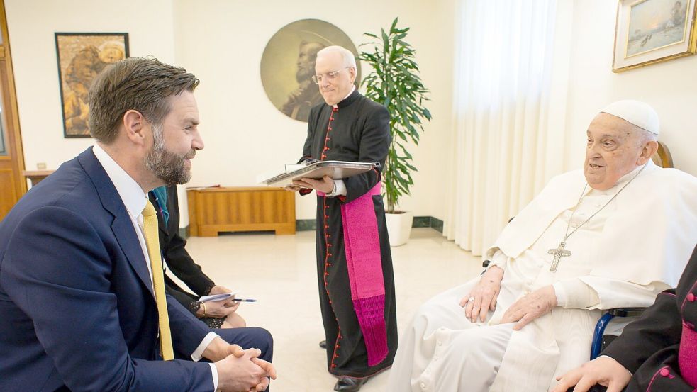 Unmittelbar vor dem Segen empfing der Papst US-Vizepräsident JD Vance. Foto: Vatican Media/Vatican Media/AP/dpa