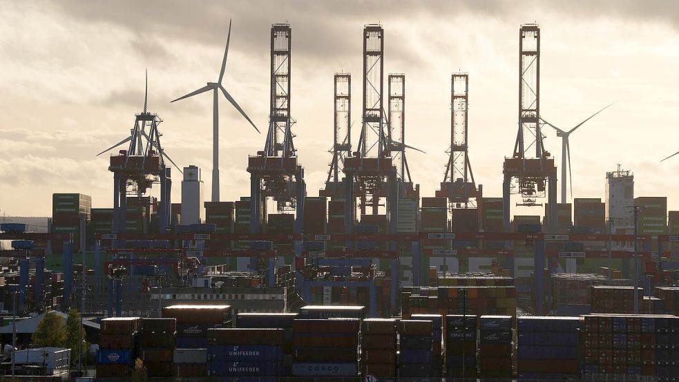 EY-Studie: Beschäftigte sehen Wirtschaftsstandort Deutschland kritisch. (Symbolbild) Foto: Marcus Brandt/dpa