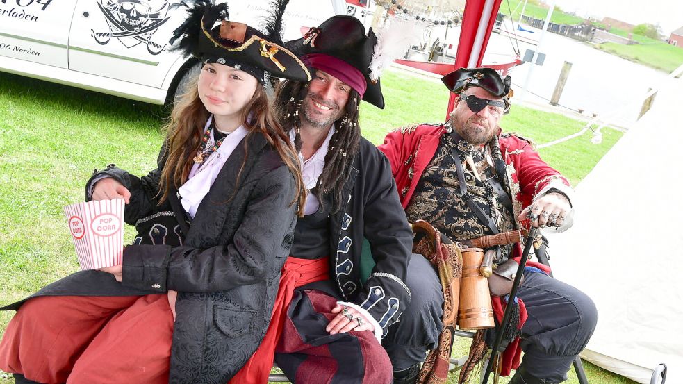 Gehört natürlich zum Piratenfest dazu: das richtige Kostüm. Foto: Heinz Wagenaar