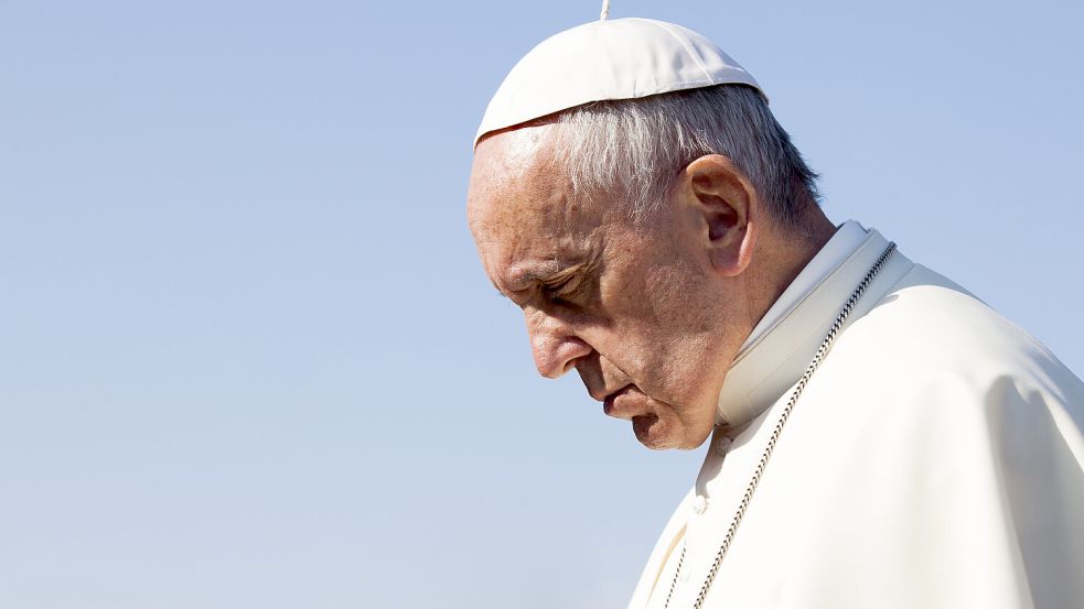 Es ist einsam an der Spitze: Papst Franziskus (1936-2025). Foto: Imago/Depositphotos