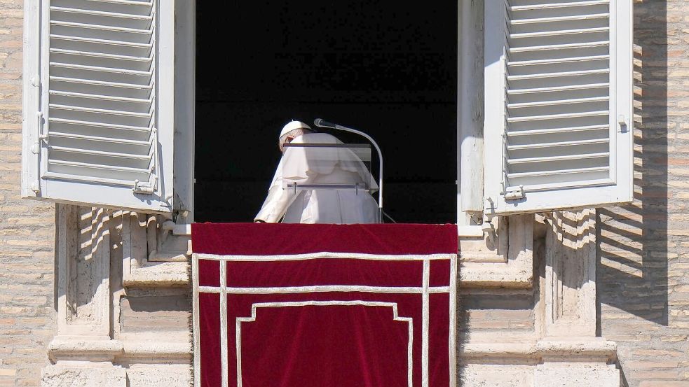 Der Pontifex musste sich auch immer wieder mit Krisen und Konflikten in der Kirche beschäftigen. (Archivbild) Foto: Alessandra Tarantino/AP