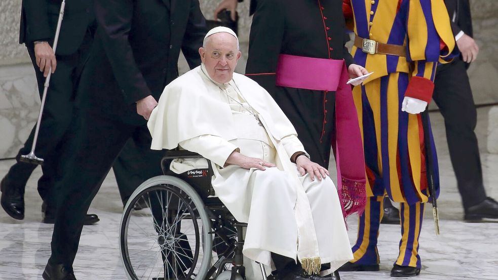 Papst Franziskus war seit einiger Zeit anzusehen, dass ihm die Gesundheit zunehmend zu schaffen macht. (Archivbild) Foto: Evandro Inetti/ZUMA Press Wire/dpa