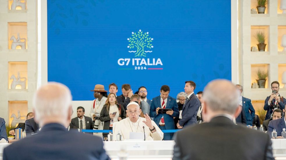 Franziskus war ein sehr politischer Papst. Als erster Pontifex der Geschichte nahm er an einem G7-Gipfel teil. (Archivbild) Foto: Michael Kappeler/dpa