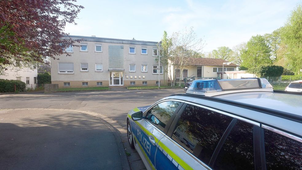 Die Großfahndung nach dem Schützen von Bad Nauheim läuft. Aber zwei Tatverdächtige sitzen in U-Haft. Foto: Thomas Frey/dpa