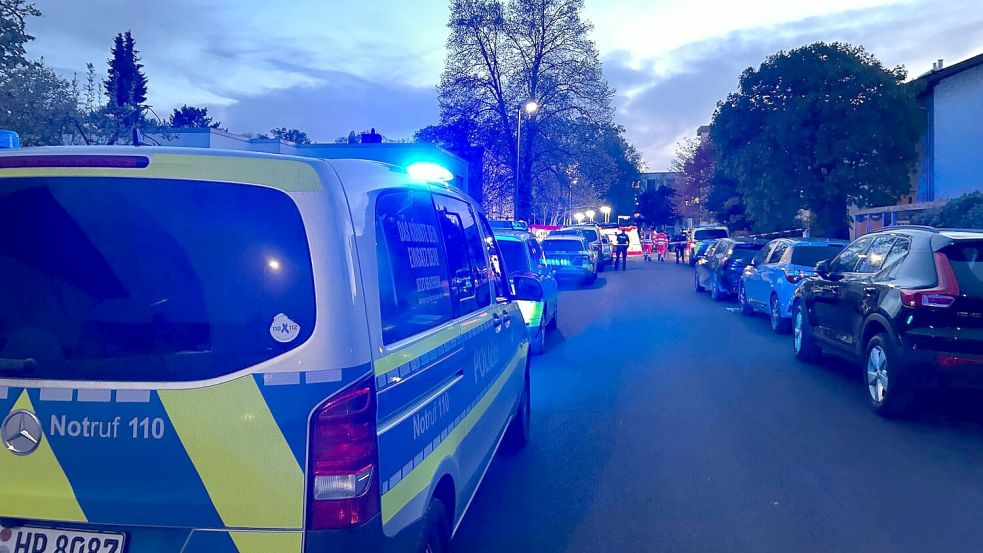 Die Polizei war mit einem Großaufgebot im Einsatz. Foto: Mona Wenisch/dpa