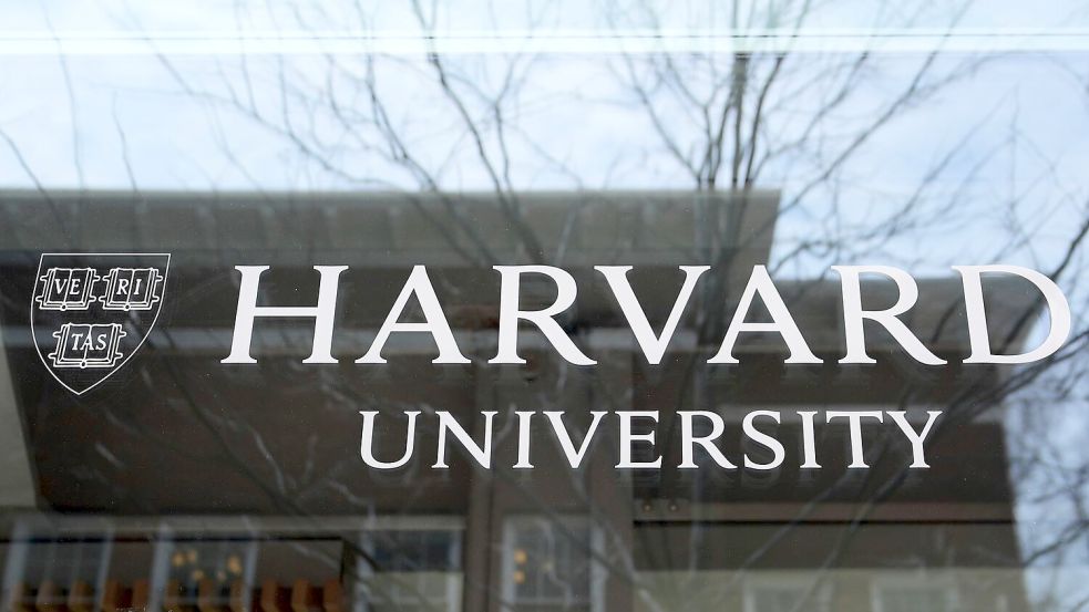 Die Elite-Uni Harvard hat sich mit Trump angelegt. (Archivbild) Foto: Charles Krupa/AP/dpa