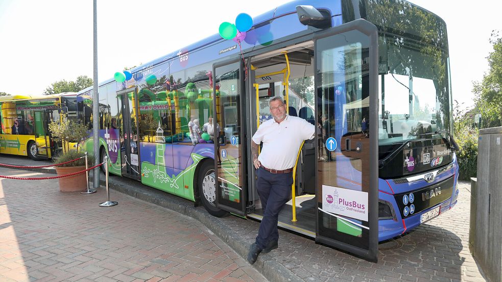 Im August 2024 wurde der erste hiesige „Plusbus“ in Ihlow vorgestellt. Foto: Romuald Banik