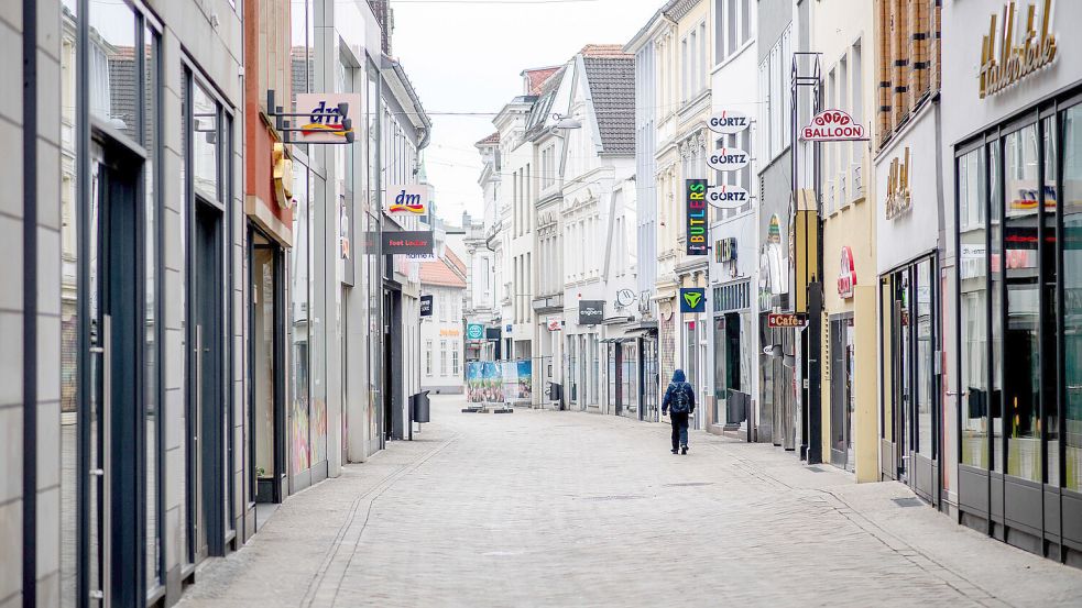 Die Achternstraße in der Oldenburger Innenstadt, in der am frühen Sonntagmorgen ein Mensch von Schüssen der Polizei tödlich verletzt wurde. Foto: Hauke-Christian Dittrich/dpa