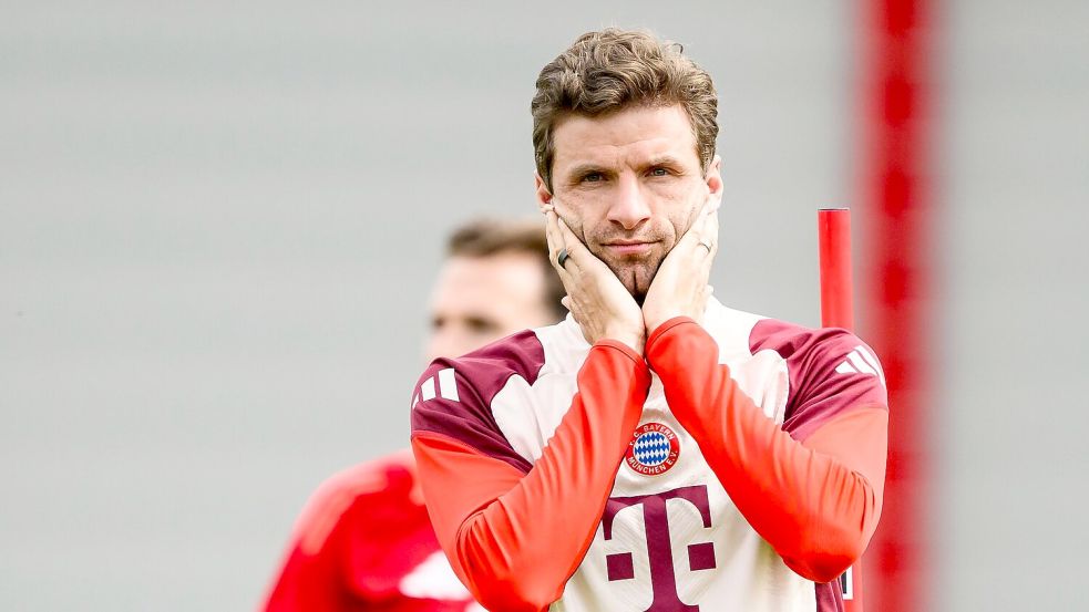 Was mache ich bloß? Die Zukunft von Thomas Müller ist offen. Foto: Tom Weller/dpa