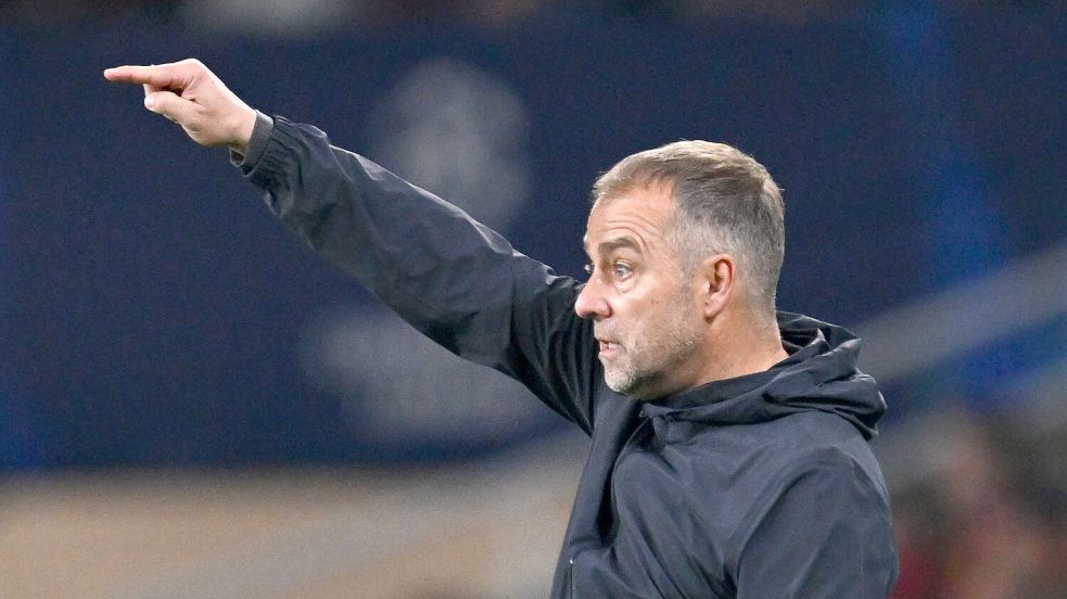 Hansi Flick bleibt wohl noch länger beim FC Barcelona Foto: Federico Gambarini/dpa