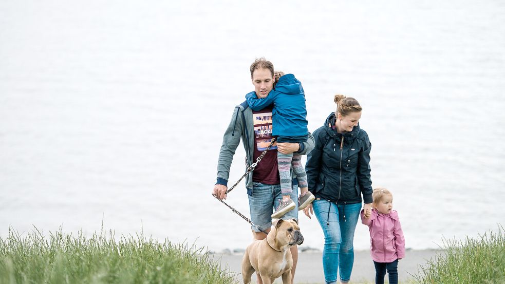 Auf dem Deich gilt aus Naturschutzgründen die Leinenpflicht. Austoben können sich die Hunde der Gäste des „Camping am Deich“ dann auf der neuen Hundeauslauffläche des Campingplatzes. Foto: FB Camping Gruppe