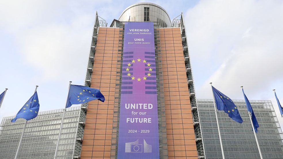 Die EU-Kommission verhängt Strafen gegen Apple und Meta. (Archivbild) Foto: Meng Dingbo/XinHua/dpa