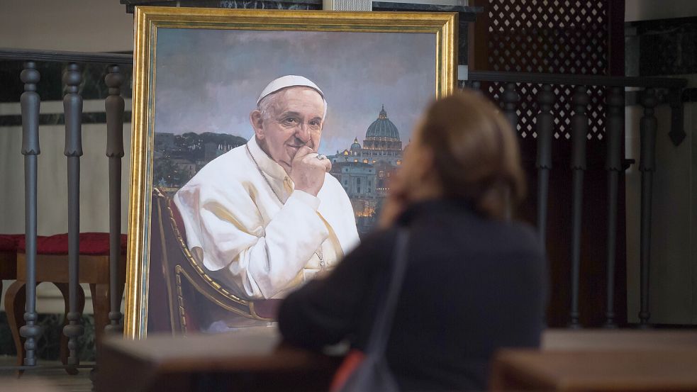 Während um Papst Franziskus getrauert wird, ist die Erwartung an den nächsten Papst immens. Foto: Jesus Merida/picture alliance/dpa/SOPA Images via ZUMA Press Wire
