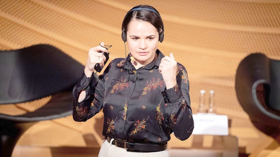 Die Oppositionsführerin Swetlana Tichanowskaja aus Belarus nahm 2020 an einer Panel-Diskussion der Deutschen Gesellschaft für Osteuropakunde in Berlin teil. (Archivfoto) Foto: Kay Nietfeld/dpa