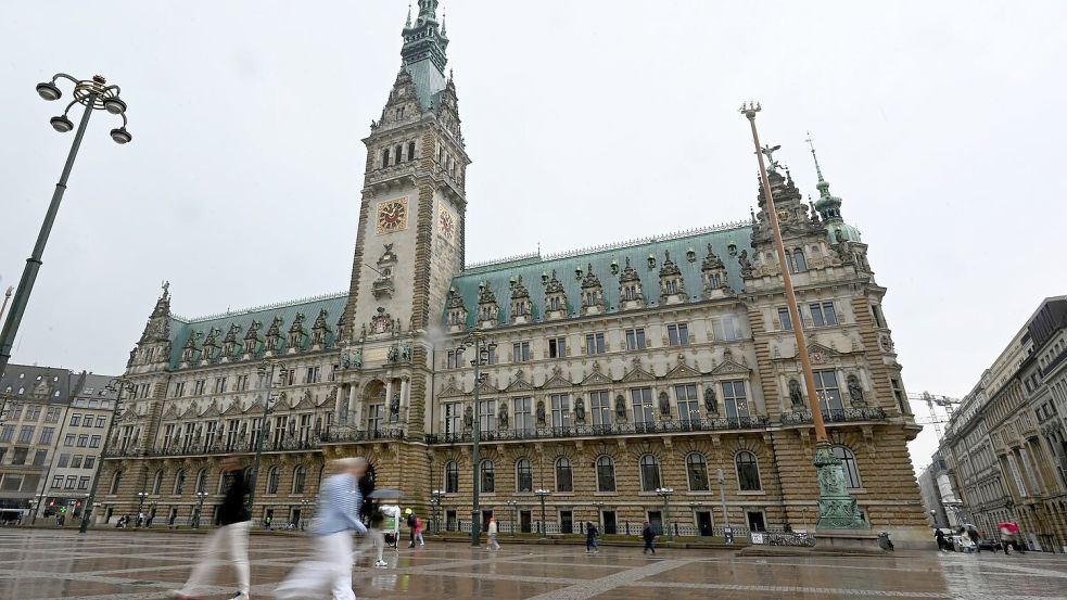 Sieben Wochen nach der Bürgerschaftswahl haben SPD und Grünen in Hamburg ihre Koalitionsverhandlungen abgeschlossen. (Archivbild) Foto: David Hammersen/dpa