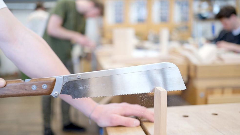 Immer mehr junge Menschen in Deutschland haben keine Berufsausbildung. (Archivbild) Foto: Bernd Weissbrod/dpa