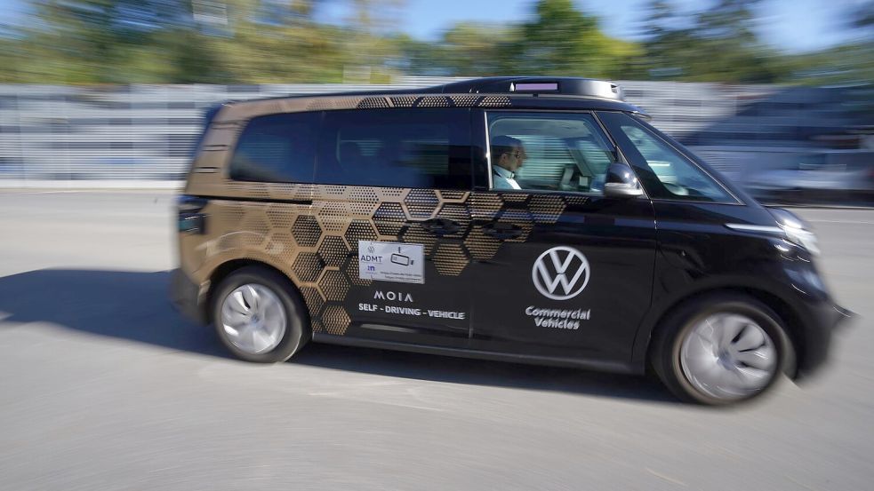 Volkswagen und Fahrdienstvermittler Uber arbeiten auf dem US-Markt zusammen. (Archivbild) Foto: Marcus Brandt/dpa
