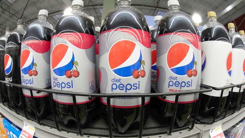 Bald wieder bei Edeka und Netto erhältlich: Pepsi. (Archivbild) Foto: Gene J. Puskar/AP/dpa