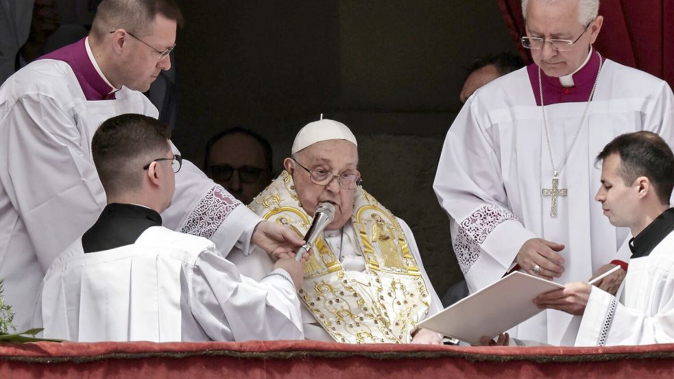 Keine 24 Stunden vor seinem Tod spendete Papst Franziskus noch den Ostersegen (Archivbild). Foto: Evandro Inetti/ZUMA Press Wire/dpa