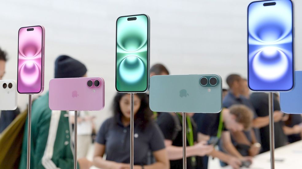 In Indien können inzwischen alle iPhone-Modelle zusammengebaut werden. (Archivbild) Foto: Andrej Sokolow/dpa