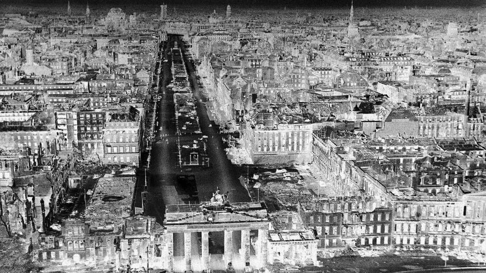 1922 startet Mohamed Helmy sein Medizinstudium in Berlin. Nachdem die Nazis an die Macht kommen, verliert er seine Stelle als Internist in einem Berliner Krankenhaus. Foto: IMAGO/Ann Ronan