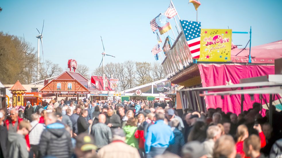 Schon vormittags ist es auf dem Bagbander Markt pickepackevoll. Foto: Archiv/Ole Cordsen