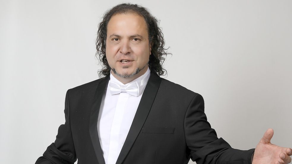 Dilian Kushev ist Bariton und singt am Sonntag in der Kreuzkirche Pilsum. Foto: Dilian Kushev