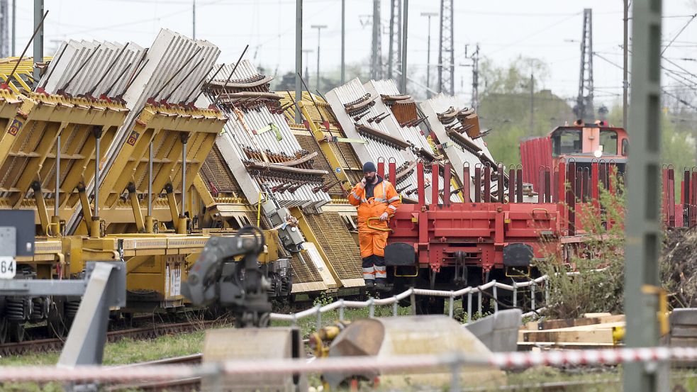 Seltener Anblick: Neue Schienenelemente auf einem Materialzug der Bahn. Fotos: Jens Doden