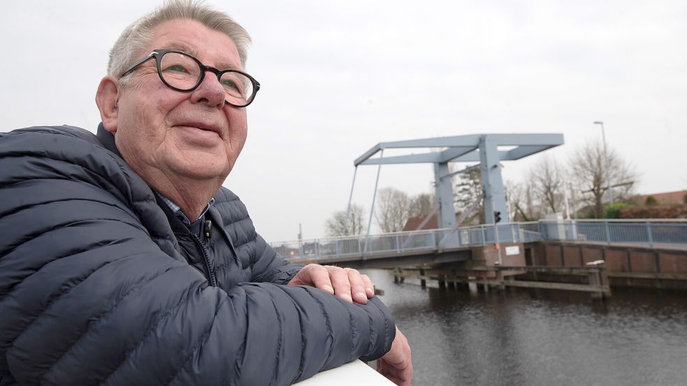 Über die Blaue Brücke in Wolthusen geht es in den Hammrich. Eine beliebte Fahrradstrecke, auch für Heiko Müller. Foto: Ortgies