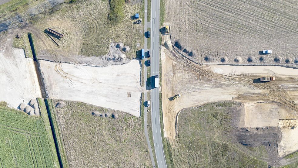 Hier kreuzt der neue Abschnitt der K158 von West nach Ost die Bokeler Straße. Eine noch zu installierende Ampel soll den Verkehr regeln. Foto: Lars Schröer