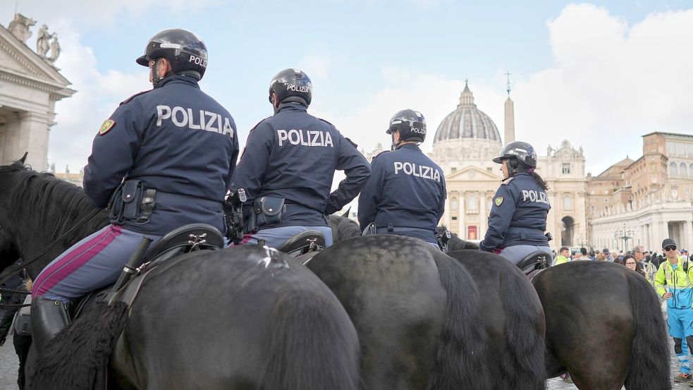 Die Polizei in Rom ist im Großeinsatz. Foto: Andrew Medichini/AP/dpa