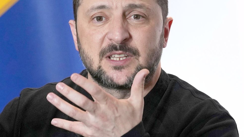 Den bisherigen Absagen zum Trotz: Der ukrainische Präsident Selenskyj beharrt weiter auf US-amerikanischen Sicherheitsgarantien für sein Land. (Archivbild) Foto: Aurelien Morissard/AP/dpa