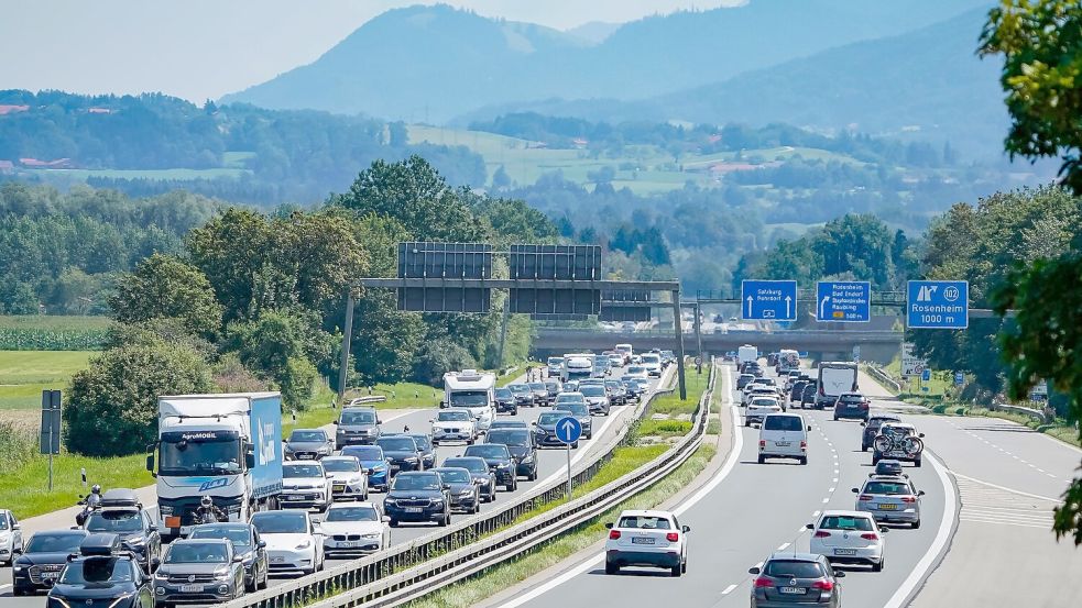 Das Urlaubsende lässt die Staugefahr wieder einmal steigen. Ganz schlimm werde es aber nicht, glaubt der ADAC. (Archivbild) Foto: Uwe Lein/dpa