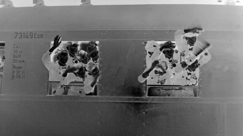 Je heftiger die Bombenangriffe der Alliierten in den Städten wurden, desto länger blieben die Kinder weg. Foto: IMAGO/United Archives