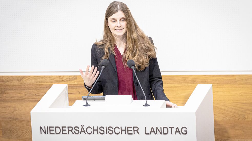Die Grünen-Fraktionschefin Anne Kura will beim Klimaschutz mehr Tempo machen und setzt auf die weitere Zusammenarbeit mit der SPD. Foto: Moritz Frankenberg/dpa
