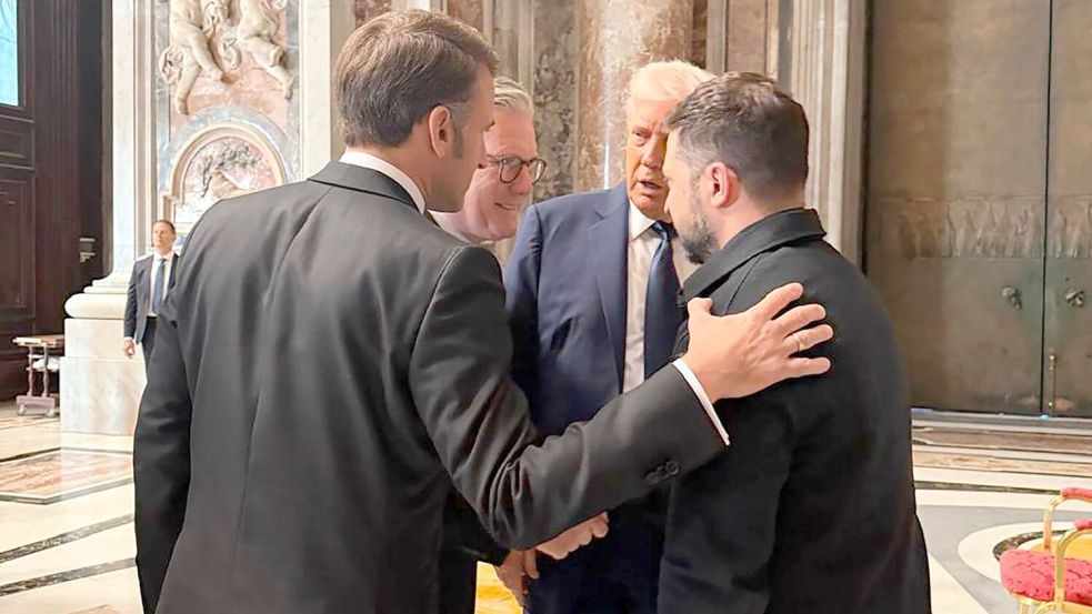 Macron spricht mit Selenskyj in Rom über den Krieg in der Ukraine. Foto: Uncredited/Ukrainian Presidential Press Service/AP/dpa