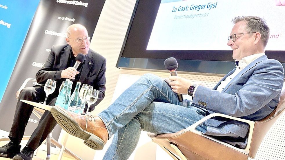 Gregor Gysi (links) im Gespräch mit Lars Reckermann. Foto: Klaus Ortgies