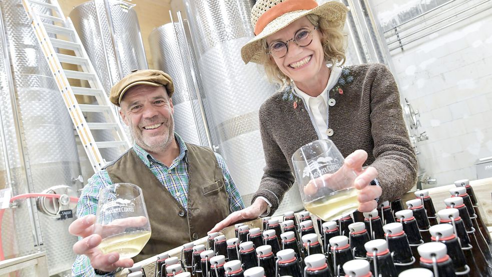 Lothar Müller und Eva Dengler eröffnen in Amdorf ihre Amdörper Ciderei. Foto: Ortgies