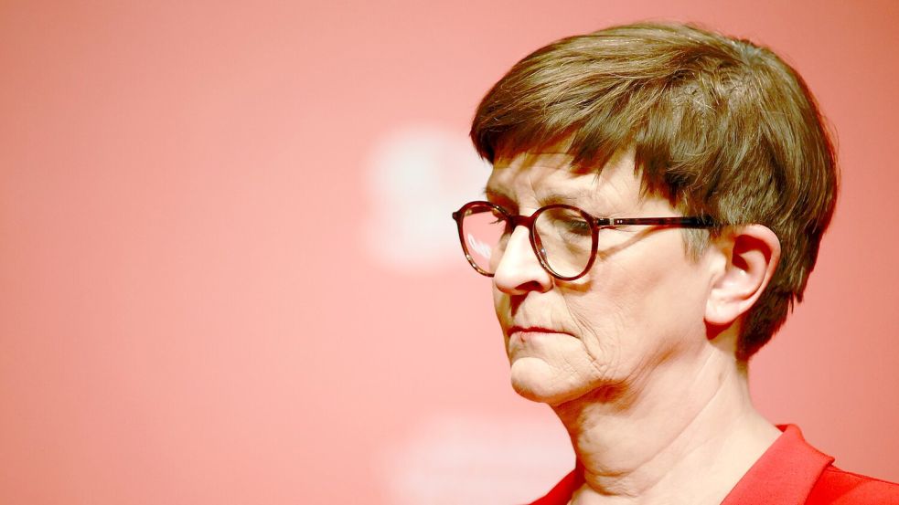 Bayerns Juso-Chef Benedict Lang findet den Umgang der SPD mit der Parteivorsitzenden Saskia Esken „bodenlos“. Foto: Matthias Bein/dpa
