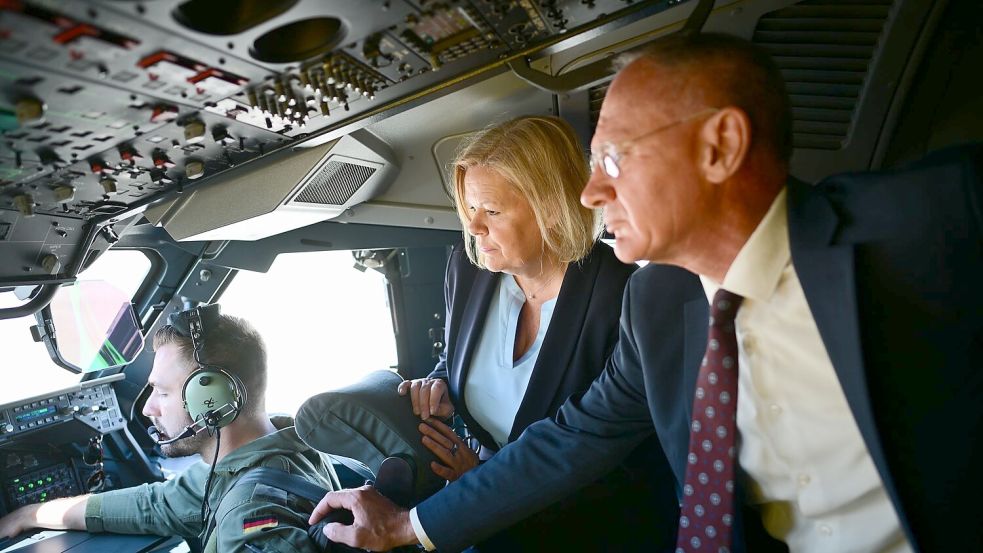 Beim ersten Mal wurde die Reise im letzten Moment abgesagt. Diesmal klappt es mit dem Besuch von Faeser und Karner in Damaskus. In Syrien gab es in der Zwischenzeit einen Wechsel im Amt des Innenministers. Foto: Sebastian Gollnow/dpa