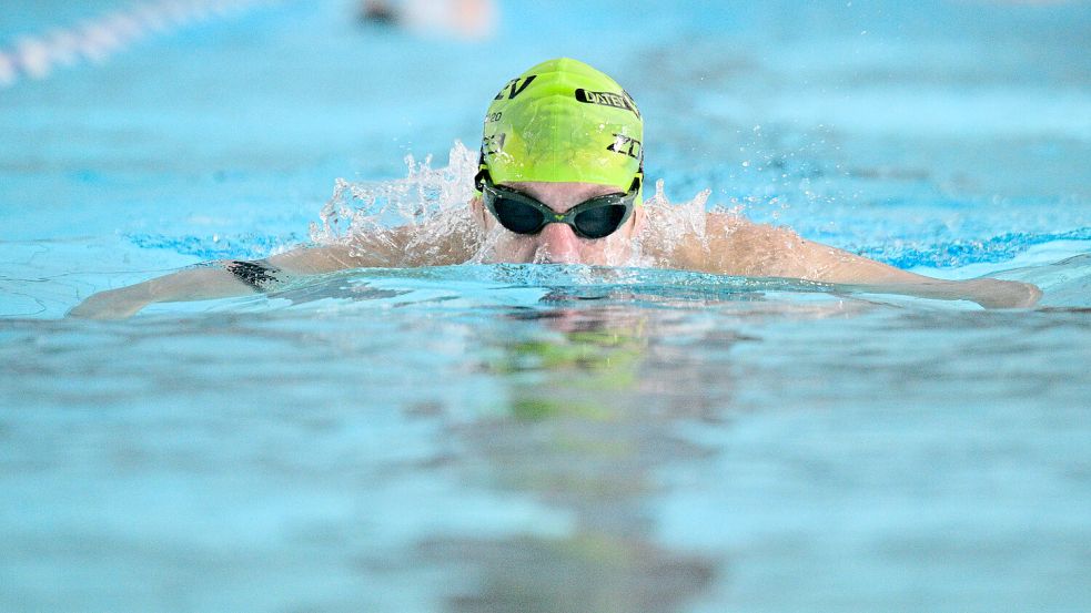 Schwimmen wird in Aurich teurer. Eine Preissteigerung haben die Vereine auch 2023 schon erlebt. Foto: DPA