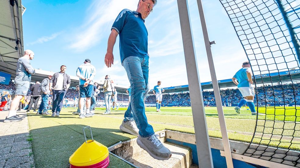 Geht es für Dieter Heckings Bochumer wieder runter in Liga zwei? Foto: David Inderlied/dpa