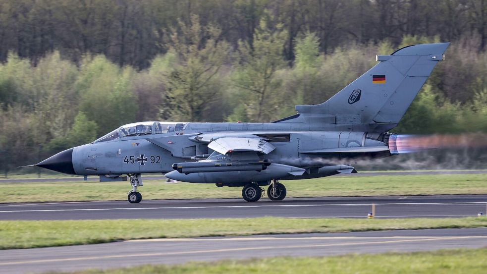 Zu den Militärausgaben zählen die Friedensforscher auch Aufwände für Personal, Militärhilfen sowie militärische Forschung und Entwicklung. (Symbolbild) Foto: Oliver Berg/dpa