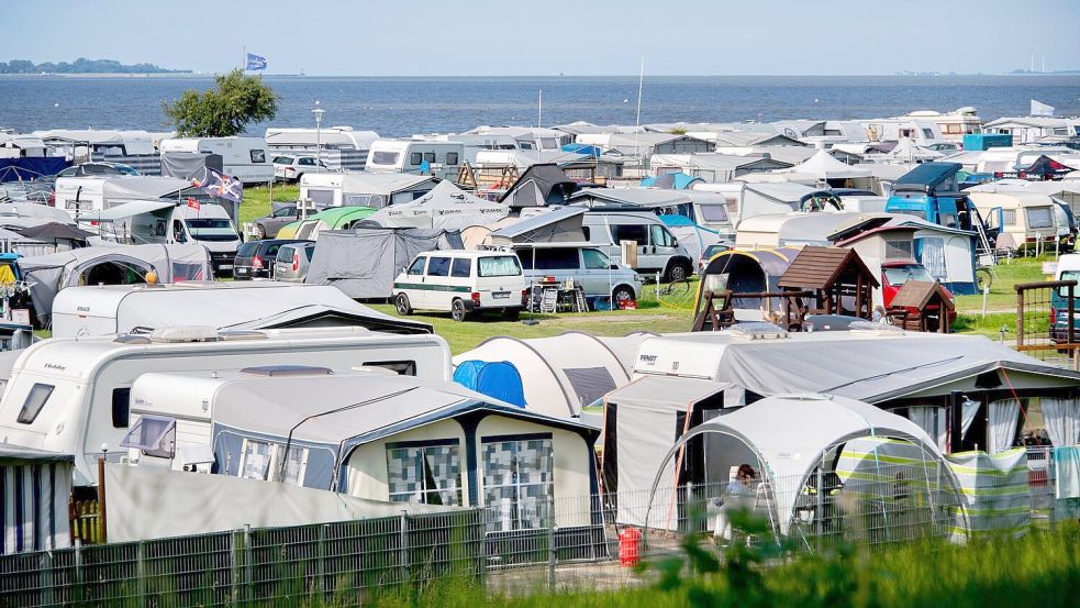 Camping-Urlaub liegt seit Jahren im Trend, nun wurde ein neuer Rekord verzeichnet (Archivbild) Foto: Hauke-Christian Dittrich/dpa