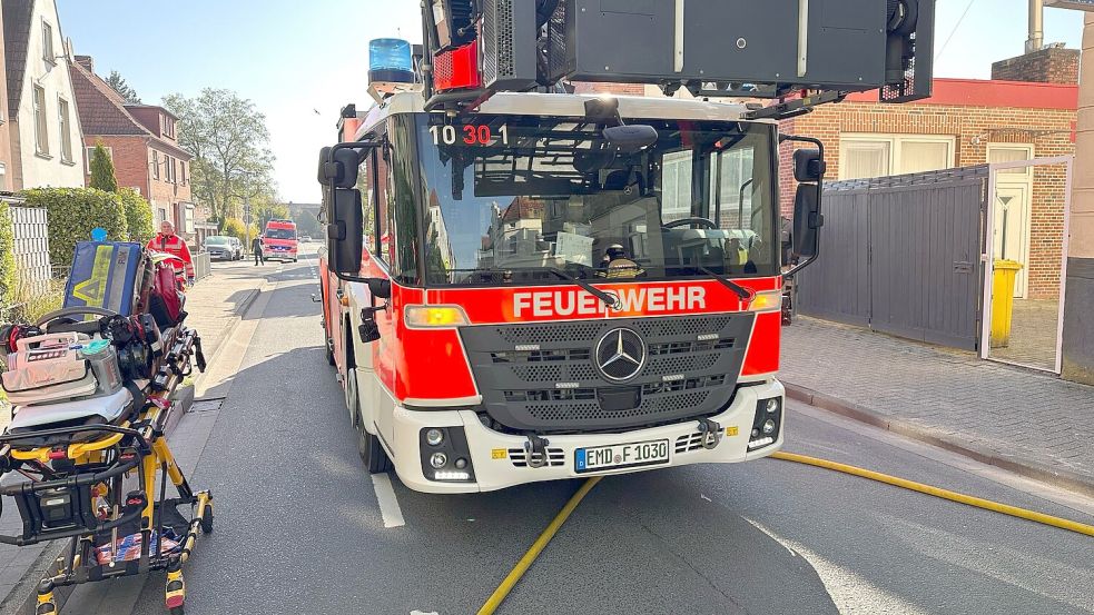 Die Emder Einsatzkräfte waren in die Eggenastraße gerufen worden. Foto: Feuerwehr Emden