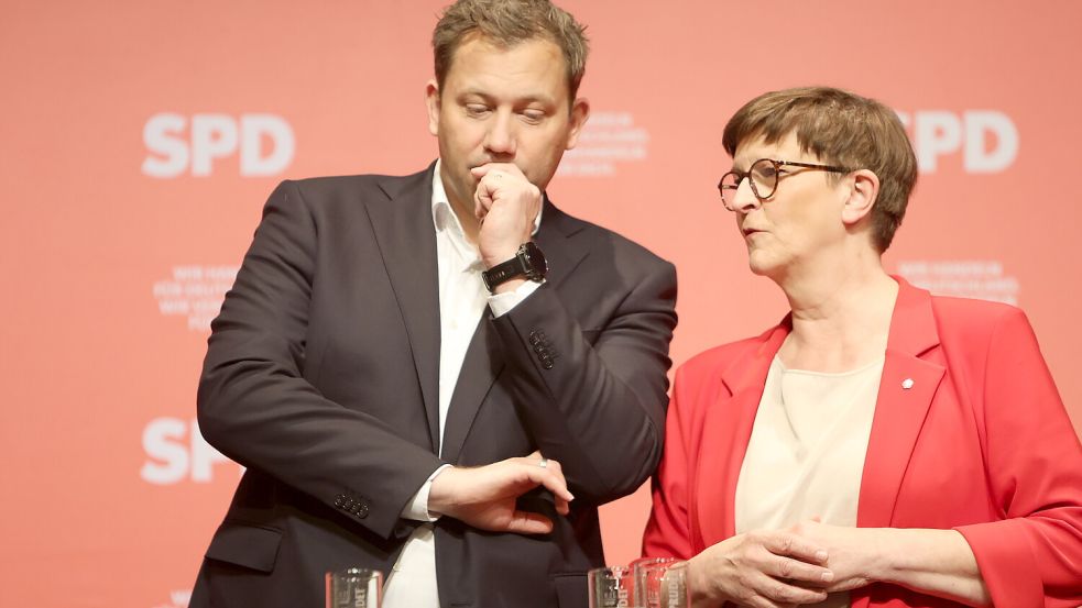 SPD-Parteichefs Lars Klingbeil und Saskia Esken: Bleiben beide im Amt? Foto: dpa/ Matthias Bein