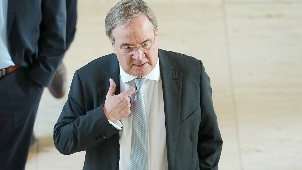 Weil er zu schnell mit dem Auto unterwegs war, muss der ehemalige CDU-Chef Armin Laschet seinen Führerschein abgeben. Foto: dpa/Kay Nietfeld