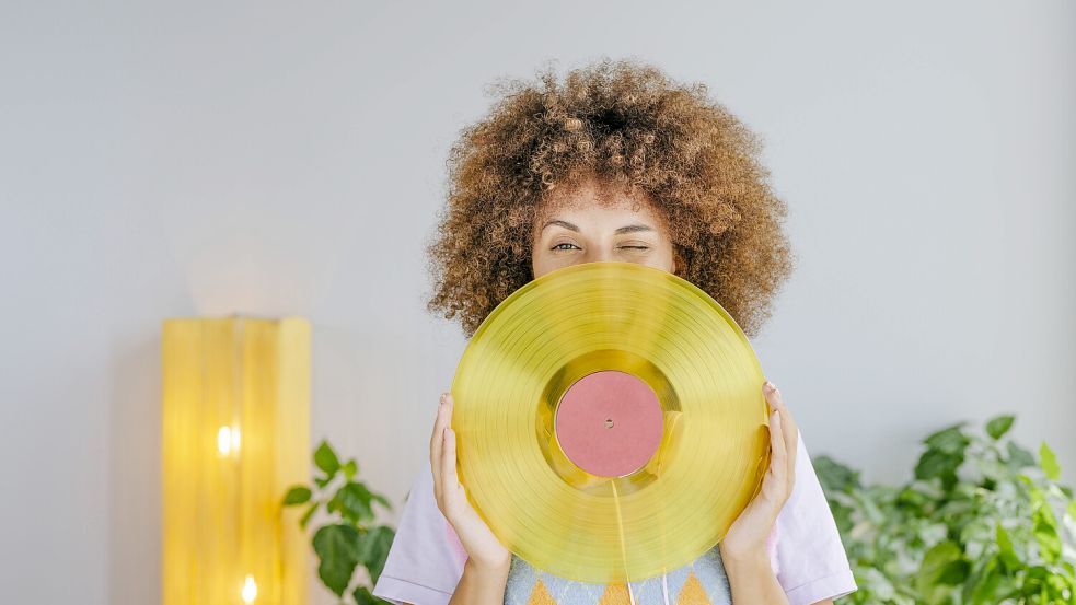 Manchmal ist das Design einer Vinyl-Schallplatte spektakulärer als der musikalische Inhalt. Foto: IMAGO/Westend61
