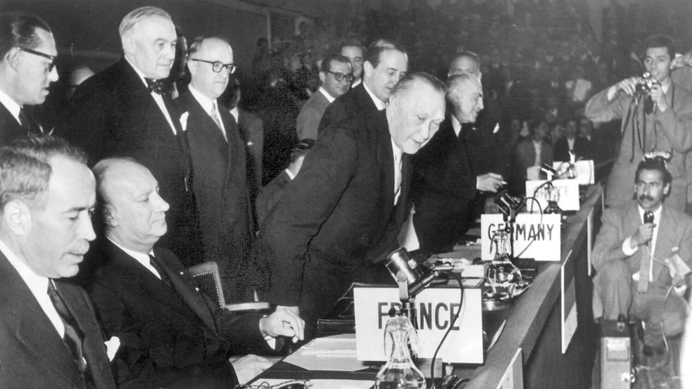 Ein historisches Ereignis: Im Mai 1955 trat Deutschland der Nato bei. (Archivbild) Foto: dpa